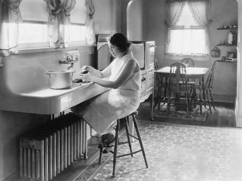 1920 kitchen.