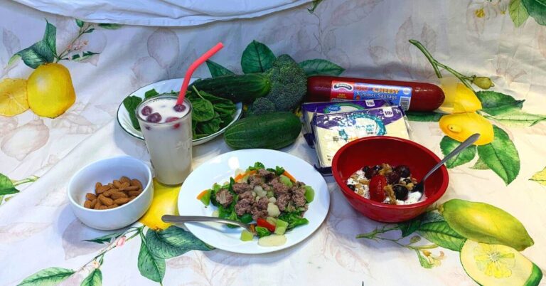 Examples of foods that would fit into a keto diet.